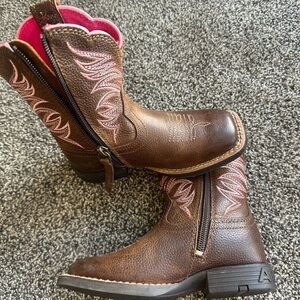 Ariat square toe cowboy size 8 toddler new